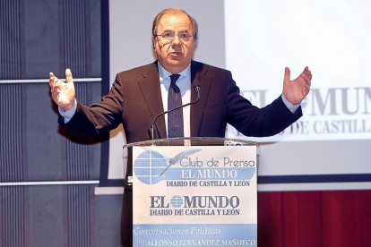 El presidente de la Junta, Juan Vicente Herrera, ayer, en el Club de Prensa de El Mundo.-J. M. LOSTAU