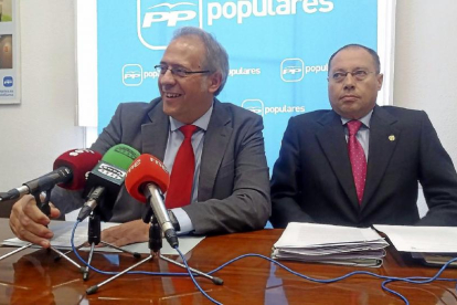 José Antonio Martínez Bermejo y Alfonso Blanco Montero comentan las propuestas del PP.-El Mundo