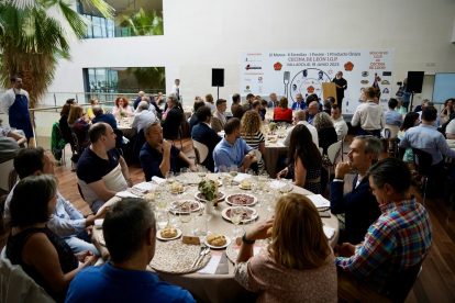 Almuerzo celebrado por el Consejo Regulador de la IGP ''Cecina de León'', en el que seis cocineros con Estrella Michelin ponen en valor las cualidades culinarias del producto.- ICAL