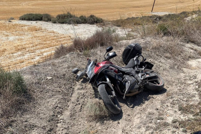 Motocicleta accidentada en Corcos del Valle. - EUROPA PRESS.