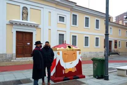 Contenedor instalado en Valladolid con motivo de la campaña "La magia para reciclar".- E.M