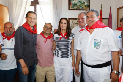El presidente de la Diputación,  Conrado Íscar, junto a la pregonera Cristina Laso y el alcalde de Tudela, Óscar Rodríguez .-PHOTOGENIC