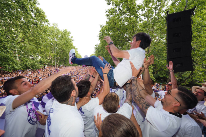 Celebración del ascenso del Real Valladolid en Recoletos. /PHOTOGENIC.