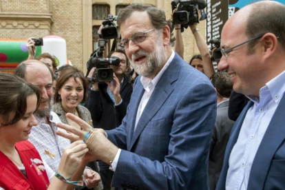 Mariano Rajoy con Pedro Anronio Sánchez, en un acto en Murcia.-EFE