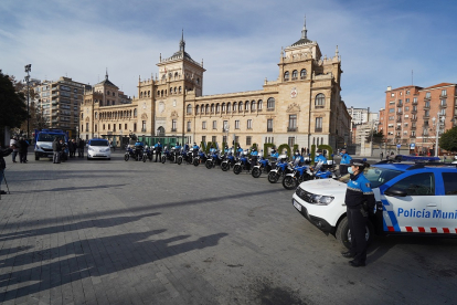 Nuevos vehículos Policía y Bomberos Valladolid. - EM