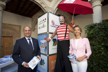 La consejera de Cultura y Turismo, Alicia García, y el alcalde de Ávila, Miguel Ángel García Nieto, presentaron el festival 'Cir&Co' 2014 de Ávila-Ical