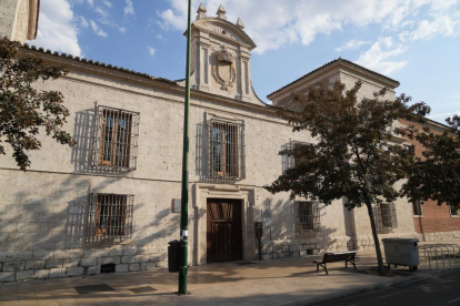 Cárcel de la Chancillería, actualmente biblioteca universitaria, en la calle Chancillería del barrio de San Martín.- J.M. LOSTAU