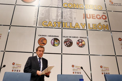 El vicepresidente de la Junta y consejero de la Presidencia, José Antonio de Santiago-Juárez, inaugura el XV Congreso de juego de Castilla y León.-ICAL