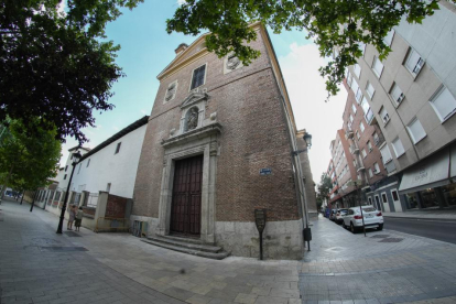 Convento de las Descalzas Reales en la Avenida Ramón y Cajal del barrio de San Martín.- J.M. LOSTAU