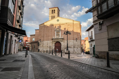 Plaza e iglesia de San Martín del barrio de San Martín.- J.M. LOSTAU