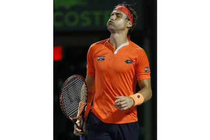 David Ferrer se lamenta tras cometer un fallo ante Novak Djokovic, en cuartos del torneo de Miami.-Foto:  EFE / RHONA WISE