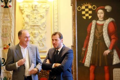 El alcalde de Valladolid, Óscar Puente, hace balance de los cien primeros días de gobierno. Junto a él, el concejal Antonio Gato-Ical