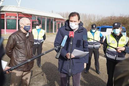El alcalde de Valladolid, Oscar Puente, en la presentación de los drones con la Policía. - E.M