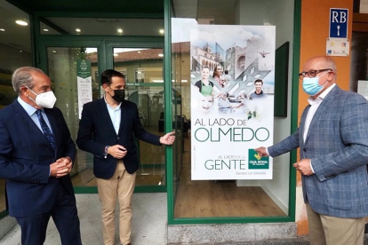 Cipriano García Rodríguez, Conrado Íscar y Alfonso Centeno en la inauguración de la nueva oficina de Caja Rural el Olmedo. - EUROPA PRESS
