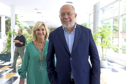 La consejera de Sanidad, Verónica Casado, y el vicepresidente de la Junta, Francisco Igea.-ICAL