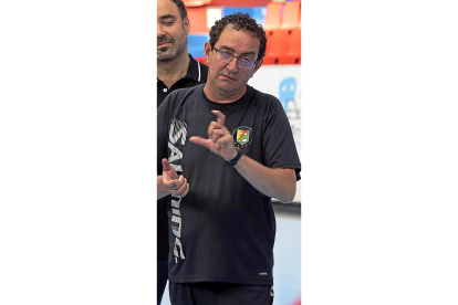 Miguel Ángel Peñas, entrenador del BM Aula Alimentos de Valladolid.-M. A. SANTOS