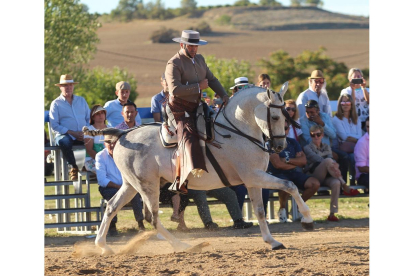 Alberto Sanz con Jalón, Campeón de Castilla y León de Doma Vaquera 2023. EM