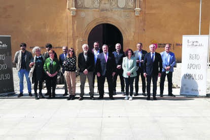 El equipo de gobierno de la Diputación de León, con su presidente, Eduardo Morán a la cabeza, durante la presentación del proyecto ‘León Sostenible’.  / EL MUNDO