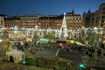 La Plaza Mayor decorada con las luces de navidad-Miguel Ángel Santos