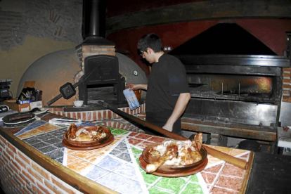 Imagen de un restaurante que sirve lechazo en un pueblo de la provincia de Valladolid-El Mundo