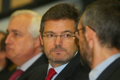 El ministro de Justicia, Rafael Catalá (C), inaugura la reforma de los juzgados de Ponferrada-Ical