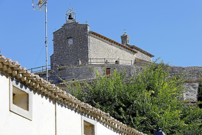 Ermita de Santa María del Castillo, situada en lo alto de una colina en las inmediaciones del casco urbano.-J.M. LOSTAU