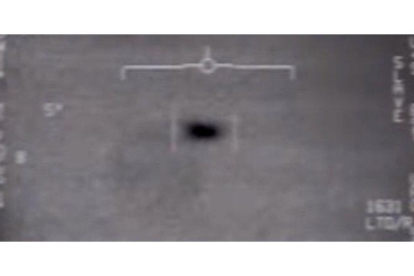 Uno de los objetos no identificados que aparecen en los vídeos cuya veracidad ha confirmado la Marina de EEUU.-