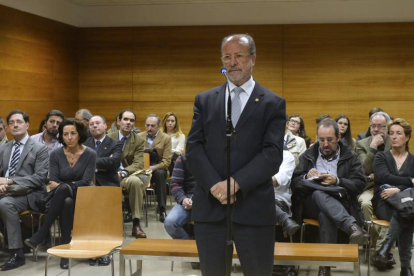 El alcalde en funciones de Valladolid, Javier León de la Riva, durante la celebración del juicio por un delito de desobediencia.-Foto: EFE/ ARCHIVO