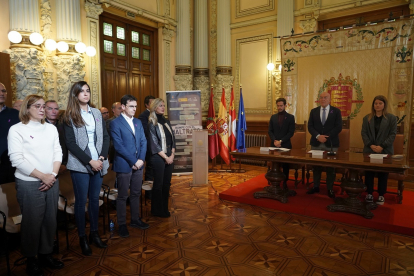 Anguita, Jiménez, Herrero y Carvajal, a la izquierda, y Carnero, en el acto del Ayuntamiento.-ICAL