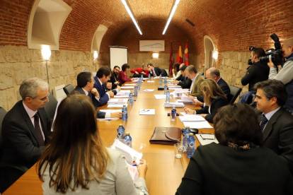 Un momento de la reunión de la Sociedad Alta Velocidad de Valladolid.-ICAL