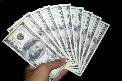 Billetes de cien dólares norteamericanos.  /-MILAD MOSAPOOR / WIKIMEDIA COMMONS