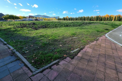 Parcela que acaba de adjudicar la Diputación de Valladolid en el barrio de Villa del Prado.-PHOTOGENIC