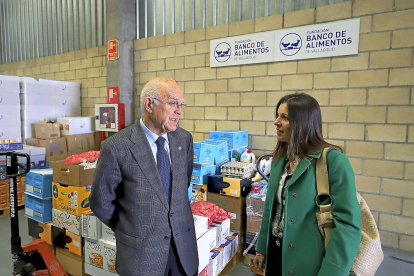Soraya Mayo durante su visita al Banco de Alimentos.-ICAL