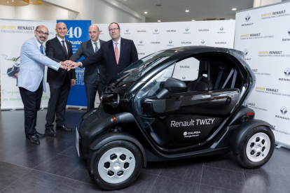 Renault, a través de la Fundación Renault para la Movilidad Sostenible (FRMS), dona un Twizy a la Universidad de Deusto. Este vehículo irá destinado a la investigación y formación práctica del personal docente y de los alumnos de la Facultad de Ingeniería-ICAL
