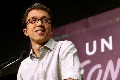 Íñigo Errejón sonríe durante su comparecencia ante los medios la noche electoral.-DAVID CASTRO