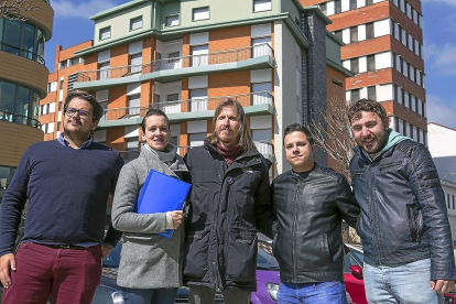 Pablo Fernández junto al resto de compañeros de Podemos en Ólvega.-ICAL