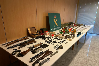Munición y armas confiscadas por la Guardia Civil. E.M.