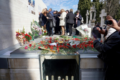 Enterramiento de las 245 personas recuperadas de las fosas comunes en los años 2016 y 2017 en el memorial con los nombres de las 2.650 personas asesinadas en la provincia de Valladolid por la represión franquista