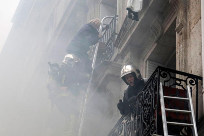 Hay al menos 20 heridos por la explosión, entre ellos tres bomberos.-EFE