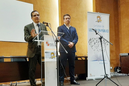 Augusto Cobos asiste a la apertura del Certamen Regional de Lectura en Público. - JCYL