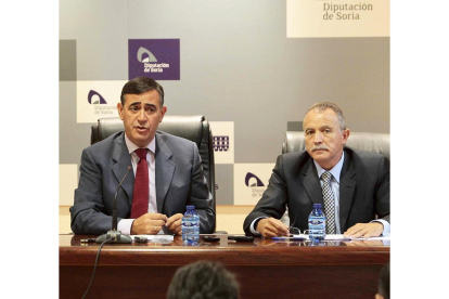 Antonio Pardo y José Antonio de Miguel durante un acto en la Diputación de Soria.-LUIS ÁNGEL TEJEDOR