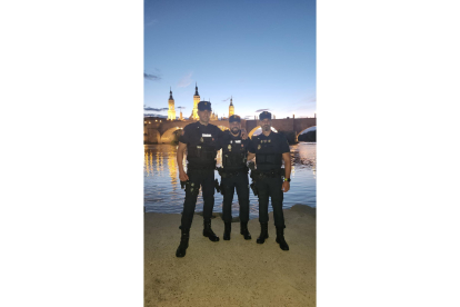 Jorge, Diego y Juan, los tres policías de Valladolid que rescataron a una menor de edad en el río en Zaragoza. E.M.
