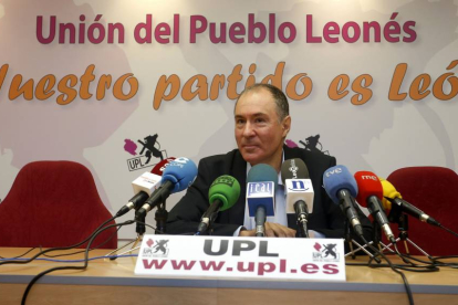El secretario general de UPL, Eduardo López Sendino, informa sobre las tarjetas opacas de Caja España y los comedores de los colegios de la provincia de León-Ical