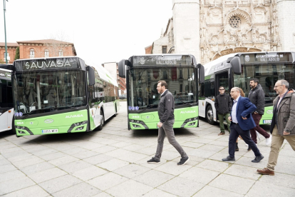 Presentación de los nuevos autobuses de Auvasa. ICAL