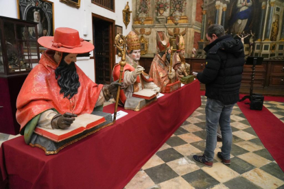 Apertura de la exhibición de los bustos-relicarios de Gregorio Fernández. J.M. LOSTAU