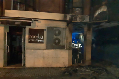 Incendio en el bar Bambú de Valladolid.- ICAL