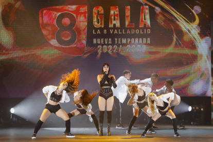 Actuación de baile durante la Gala de La 8 Valladolid. J. M. LOSTAU