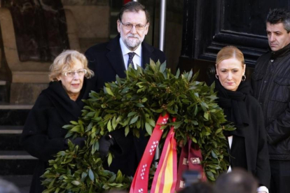 El Presidente del Gobierno en funciones, Mariano Rajoy, junto a Cristina Cifuentes y Manuela Carmena presidiendo el acto en memoria de las víctimas del 11 M.-JUAN MANUEL PRATS
