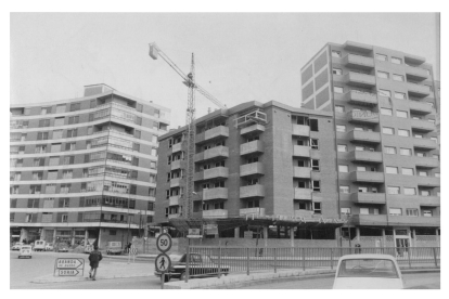 Construcción de edificio de viviendas en la plaza Circular 1973