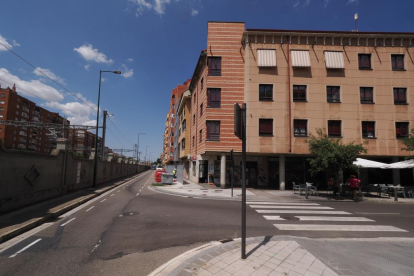 Primero trabajos de desvío de los servicios afectados en el paso que une las calles Padre Claret y Andalucía.- PHOTOGENIC